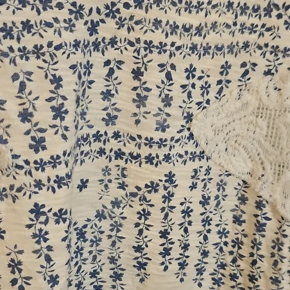 Free People Geo Floral Lace Inset Lightweight Long Sleeve Crop Top - Picture 4 of 6